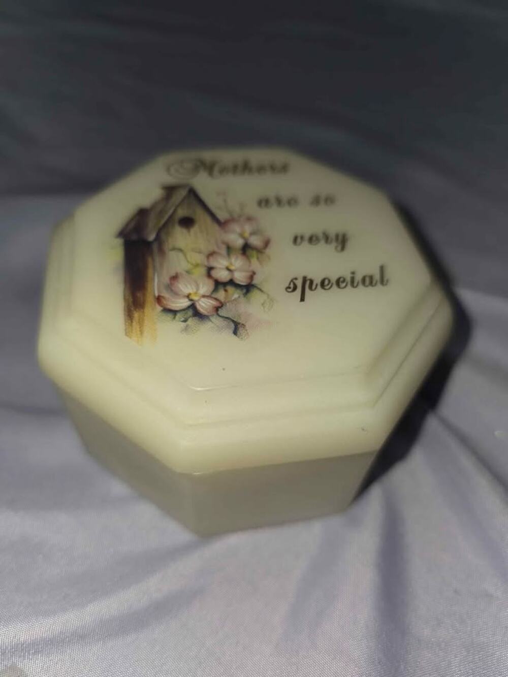 Vintage Octagonal 'Mothers Are So Very Special' Trinket Box